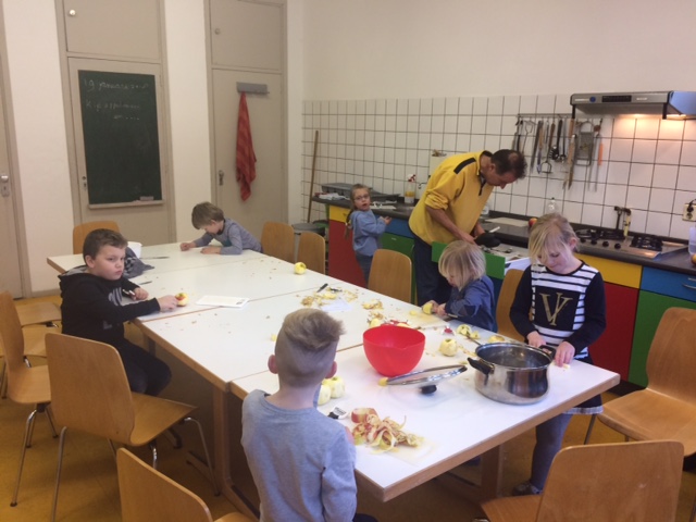 Nieuws Kinderkookclub: Kip, patat en appelmoes!