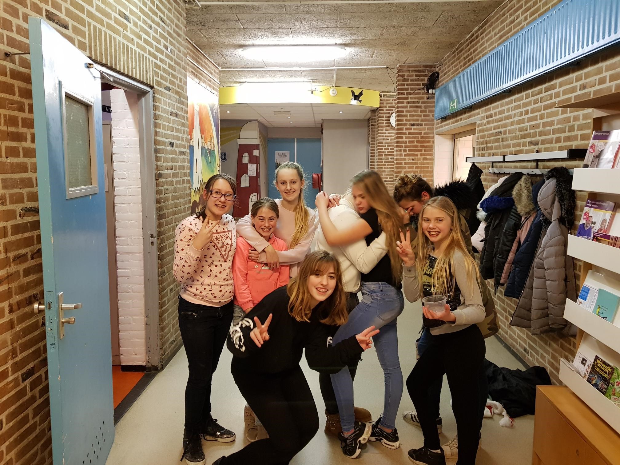 Gezellige meidenclub in het teken van Valentijn
