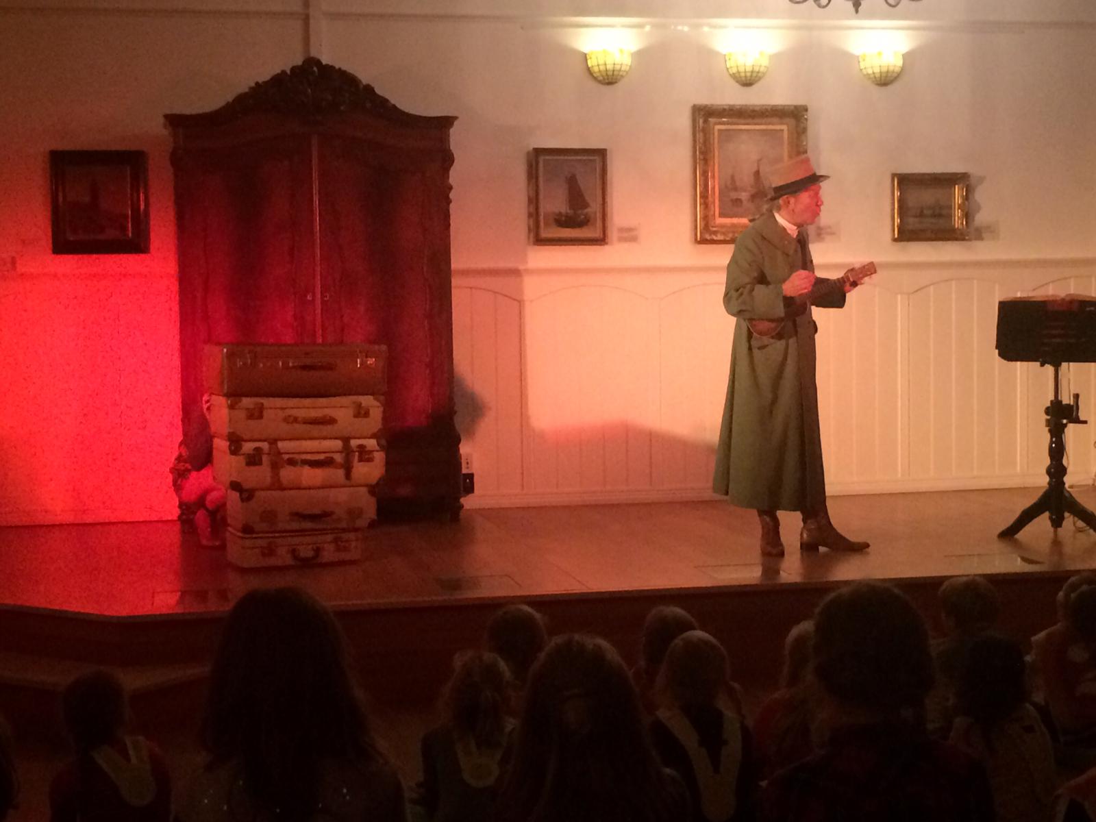 Woensdagmiddag: Voorstelling in Museum Scheveningen