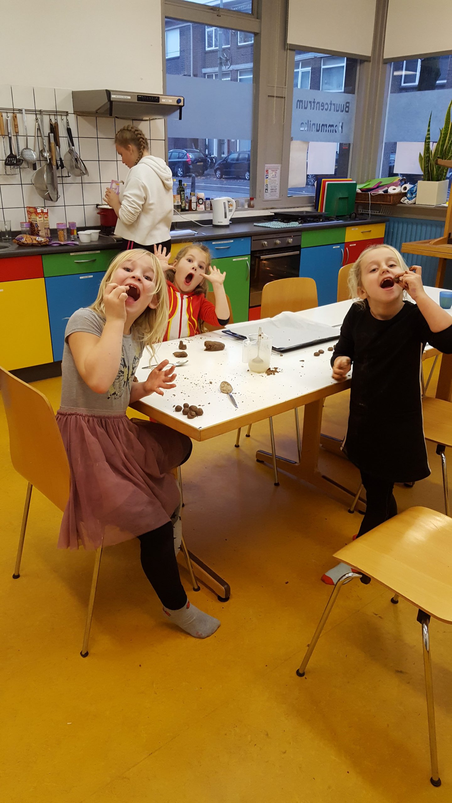 Nieuws Woensdagmiddag: Kruidnoten bakken en Strijkkralen maken!